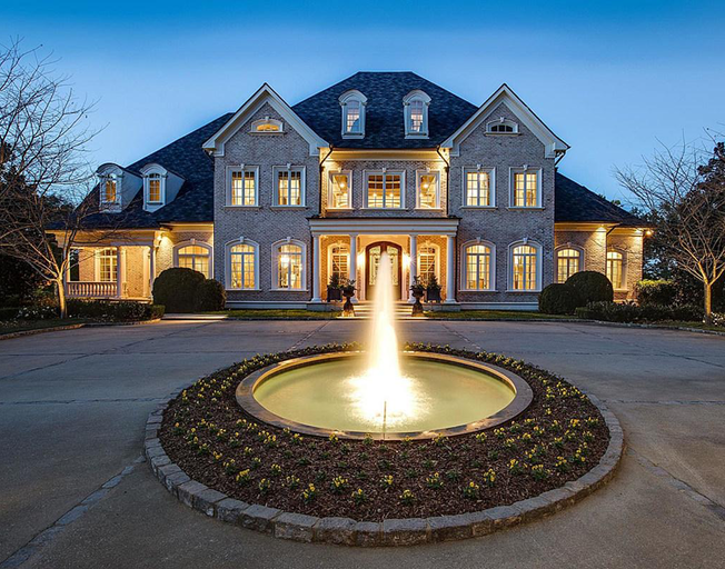 Kelly Clarkson Sells Spectacular Nashville Mansion For $6.3 Million