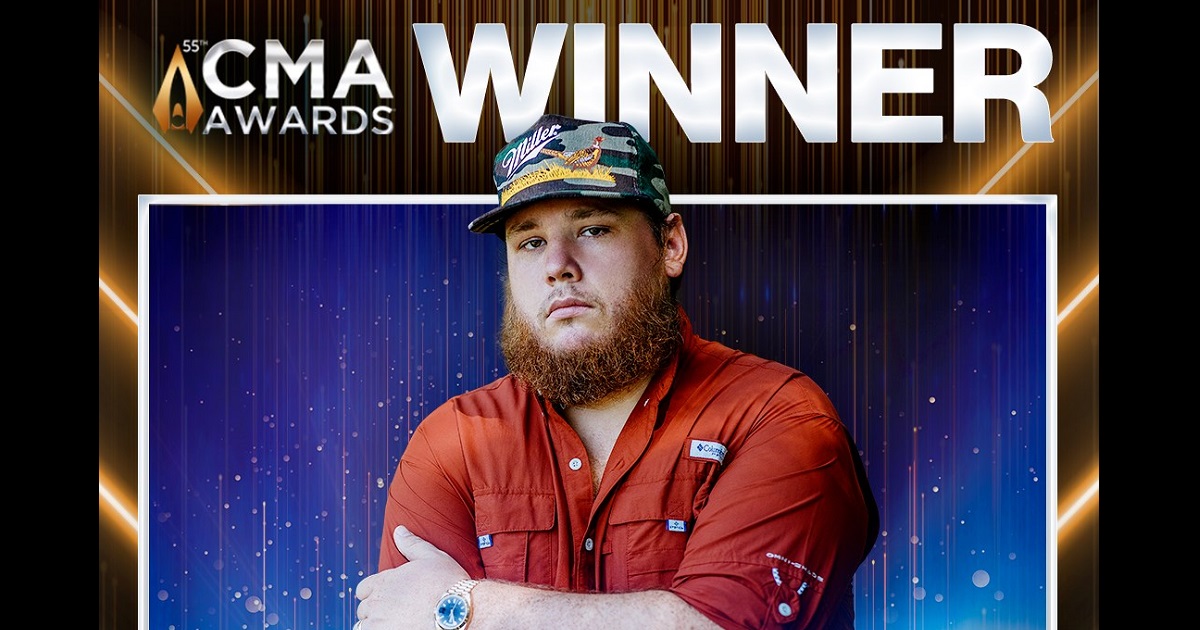 2021 CMA Entertainer Of The Year Award WINNER – Luke Combs