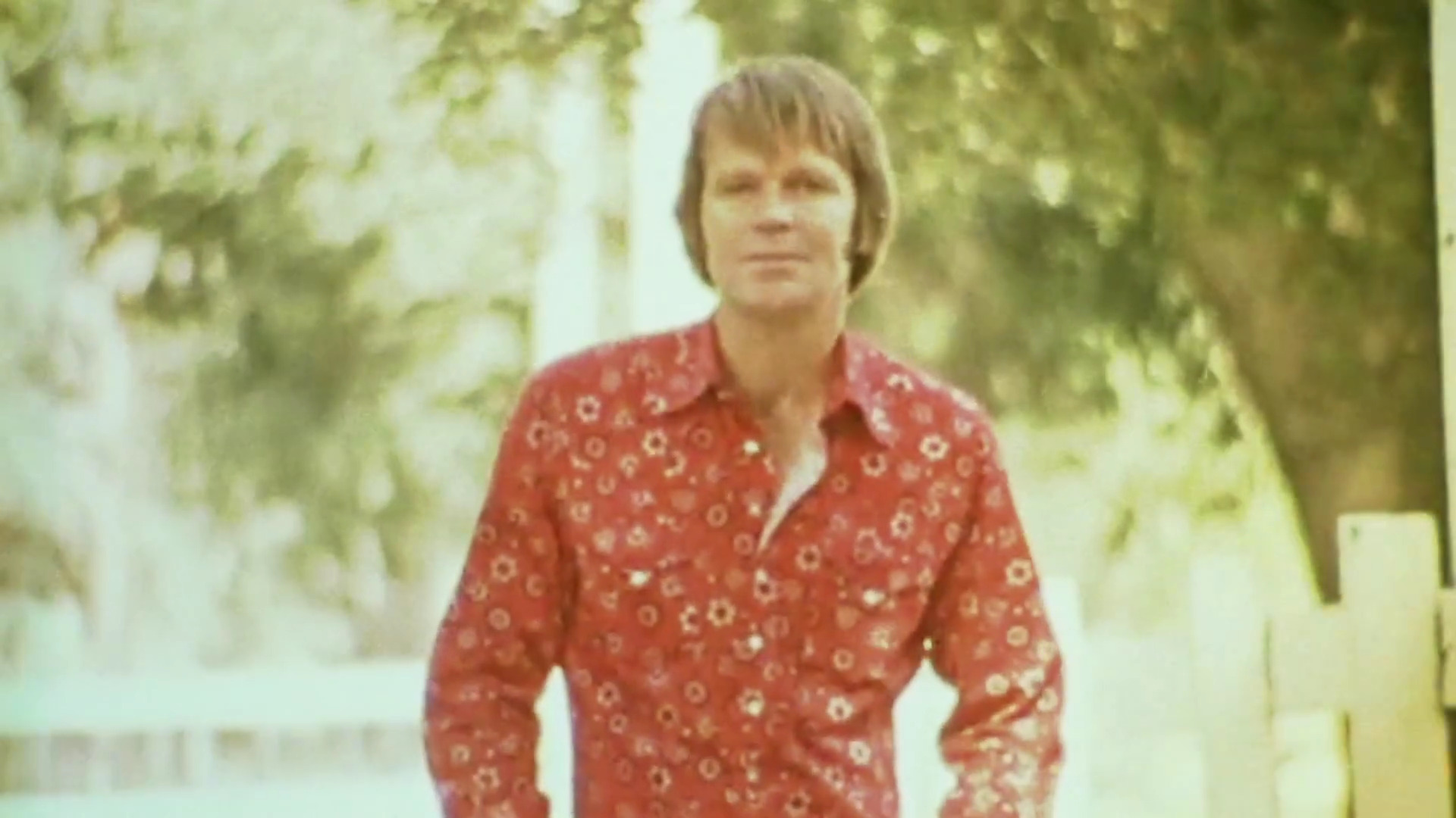 Glen Campbell Says Goodbye to Fans in “Adiós” Music Video