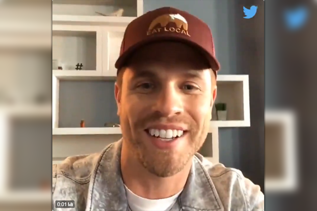 Dustin Lynch Answers Fans Questions on Twitter [VIDEO]