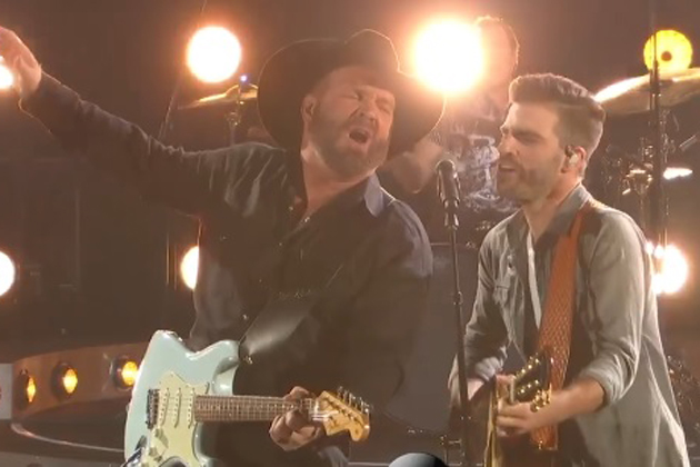CMA Entertainer Of The Year Garth Brooks Admits To Lip Syncing [VIDEO]