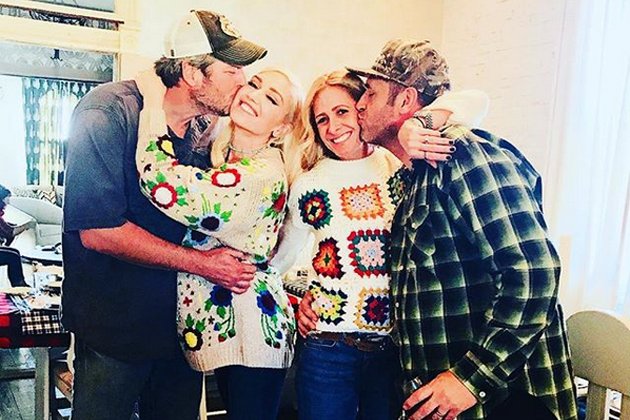 Blake Shelton Hosts Gwen Stefani’s Family for Thanksgiving