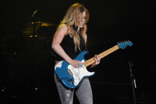 Lindsay Ell had to Complete the Job for “Groove”