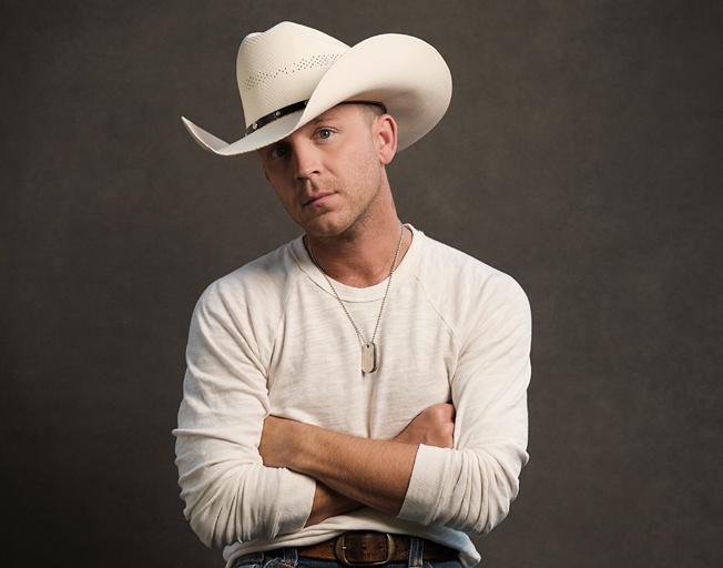 Justin Moore Loves His Tradition of Christmas WAFFLES?
