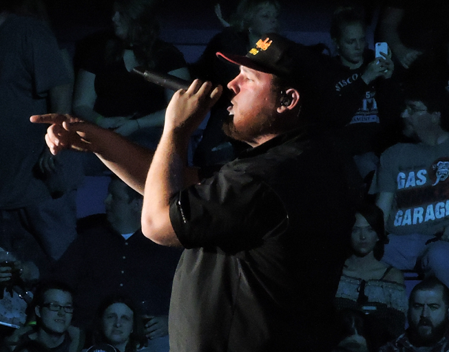 Luke Combs Shares New Song “One Too Many” Live [VIDEO]
