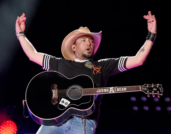 Jason Aldean Keeps his “Girl” at Number One for 2nd Week