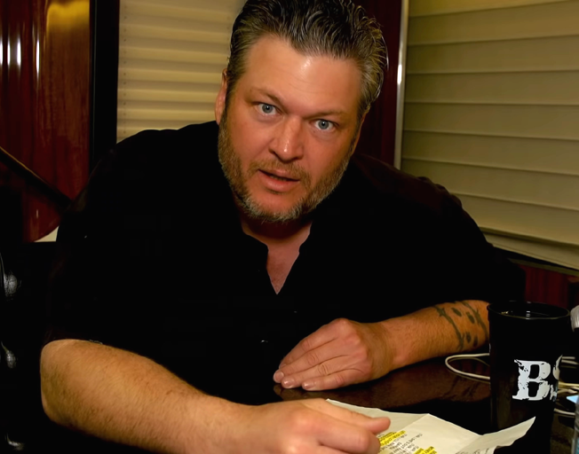 Behind the Scenes with Blake Shelton on Tour [VIDEO]