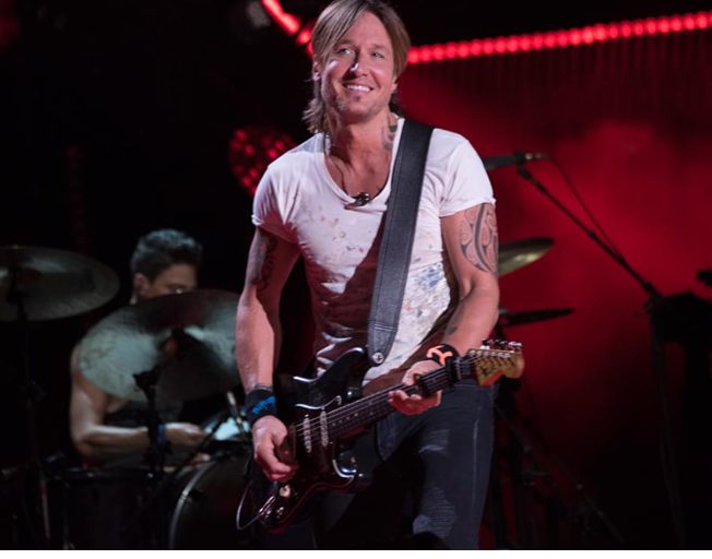 Watch New Video for Summer Driving Song “Drop Top” by Keith Urban