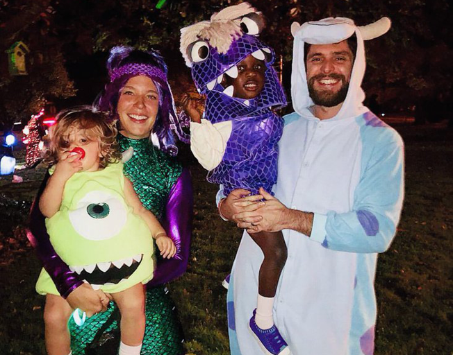 Thomas Rhett and his family on Halloween in 2018. (L-R) Ada, Lauren, Willa Gray and Thomas.