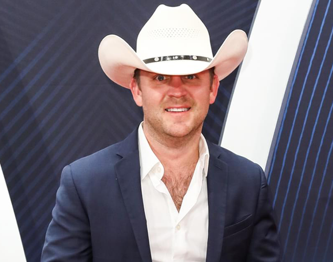 Justin Moore’s Favorite Childhood Memory with His Mom Kinda Disappointed His Grandpa