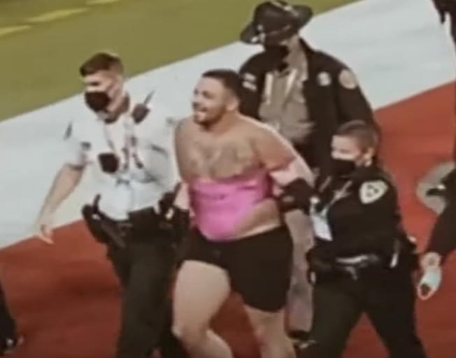 Super Bowl Streaker Gets Hilarious Play By Play [VIDEO]