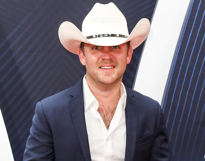 Justin Moore Hits Number One with “We Didn’t Have Much”