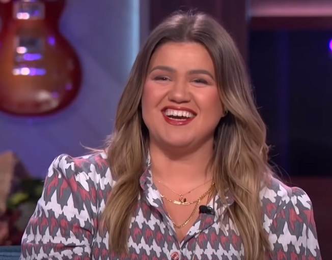 Will Kelly Clarkson Become The New Host Of “The Ellen DeGeneres Show”?