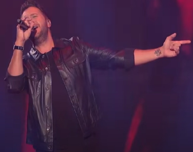 Watch Luke Bryan Rock Cover Of Bon Jovi ‘Livin’ On a Prayer On American Idol Finale