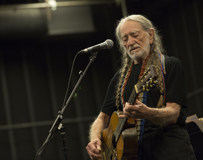 WILLIE NELSON COMING TO THE PEORIA CIVIC CENTER