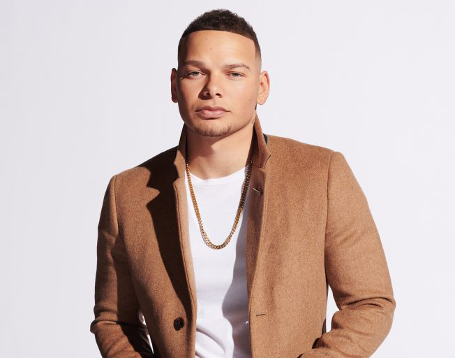Kane Brown Serenades Sweet Couple Onstage For a Romantic Dance to ‘Heaven’ [Watch]
