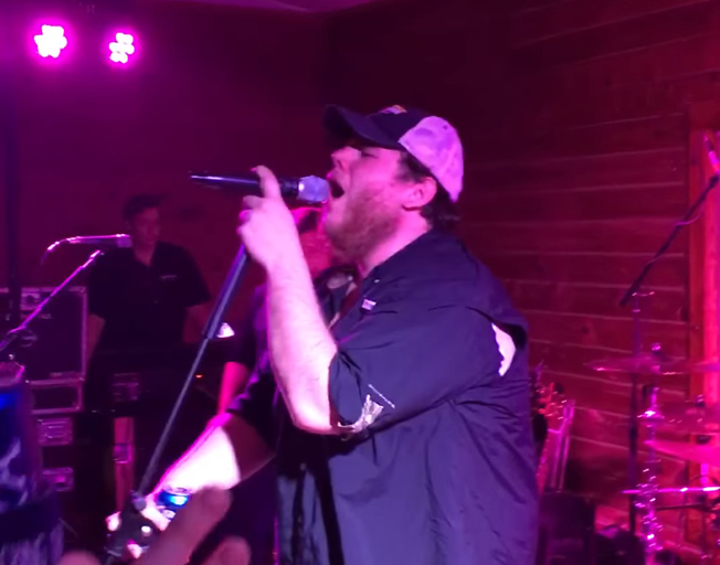 Luke Combs Sings The HELL Out Of “Tennessee Whiskey” Back Before He Ever Had A Radio Hit [VIDEO]