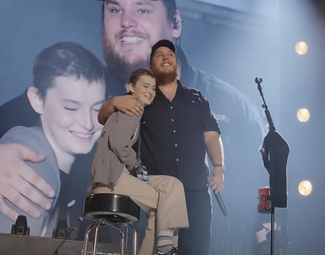 Luke Combs Serenades Cancer Warrior On Stage With “Better Together”