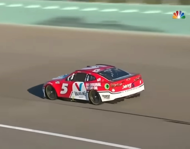 Kyle Larson Dominates at Homestead-Miami Speedway to play Spoiler in NASCAR Playoffs [VIDEO]