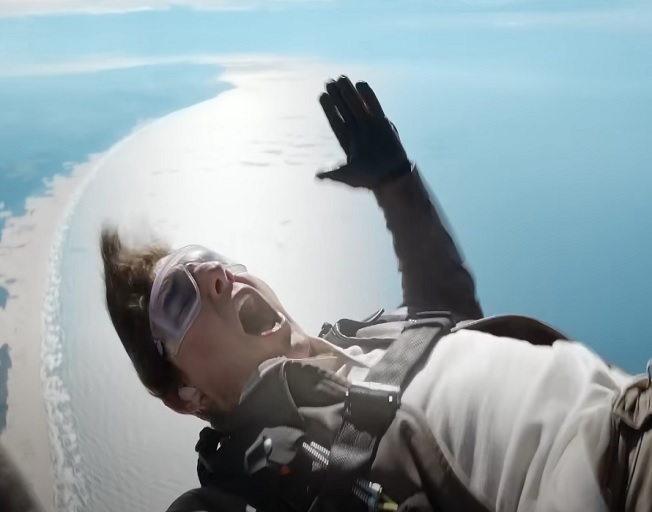 Tom Cruise Thanks Fans While Jumping From Helicopter