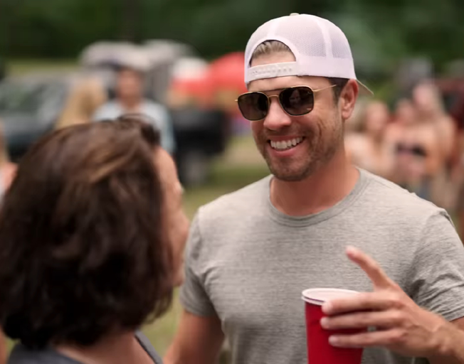 WATCH: Dustin Lynch Shares the Video for His Latest Single “Stars Like Confetti”