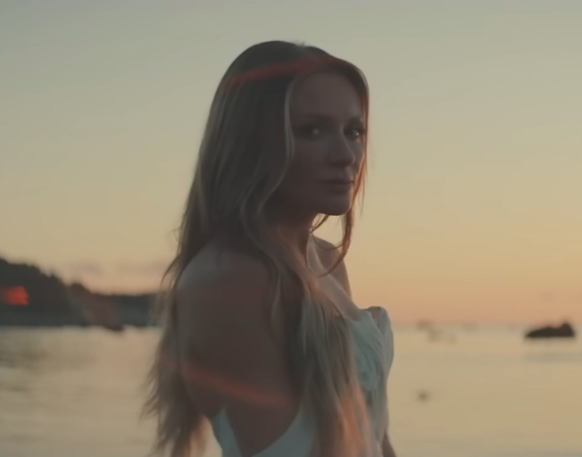 Carly Pearce Says Her Music Video for “What He Didn’t Do” Made her Mom Cry