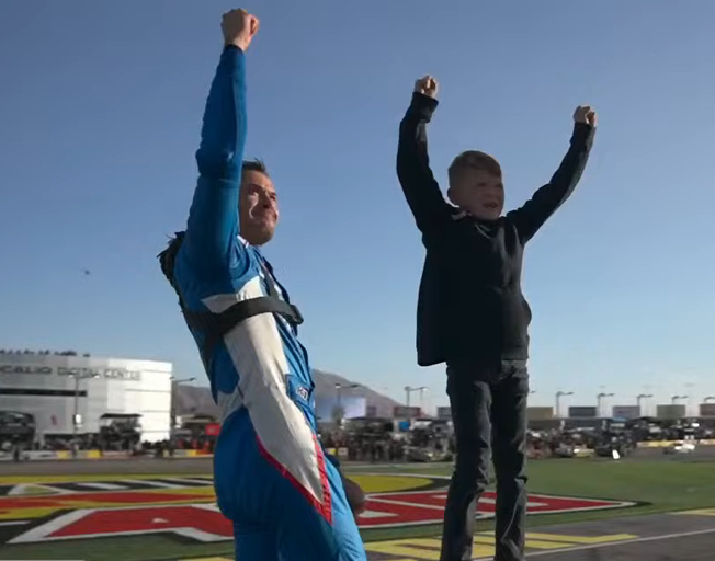 Kyle Larson Dominates NASCAR Race in Las Vegas, Again [VIDEO]
