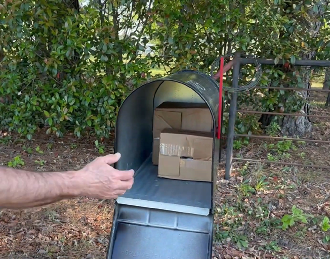 The USPS Wants You to Get a Larger Mailbox