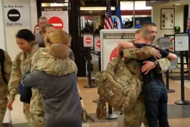 10 Illinois soldiers return from Kuwait deployment