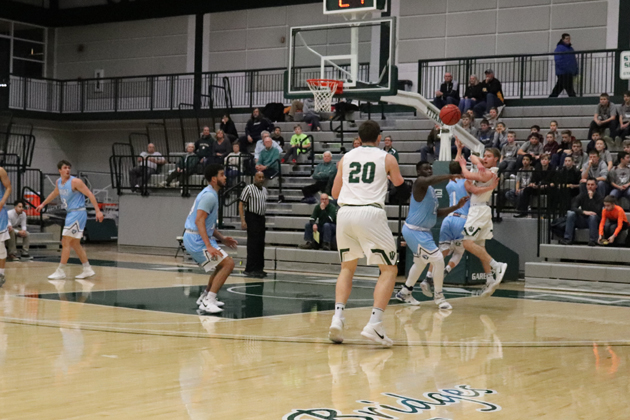Illinois Wesleyan men’s and women’s basketball secure victories, Mia Smith secures 200th CCIW win