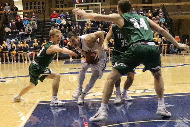 Illinois Wesleyan falls in wire-to-wire action against Augustana