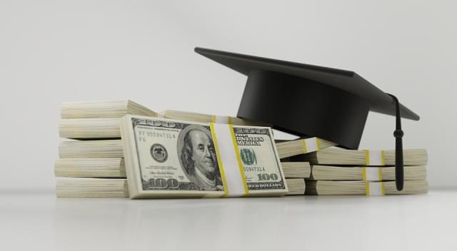 Illinois student loan debt lower than national average