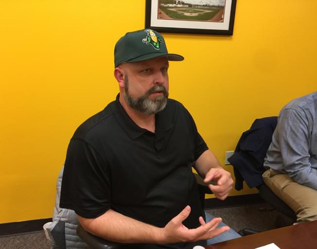Former MLB pitcher to coach CornBelters