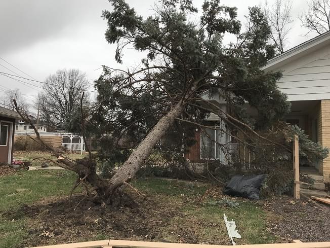 Storms tear through Taylorville