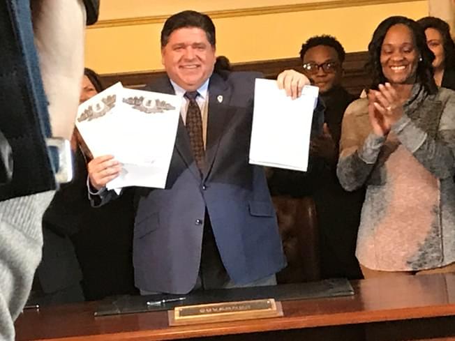 Gov. Pritzker pleases unions, faces GOP critics on state workers pay