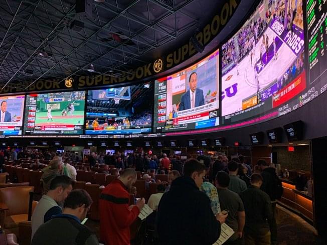 Illinois lawmakers discuss plans for sports gambling