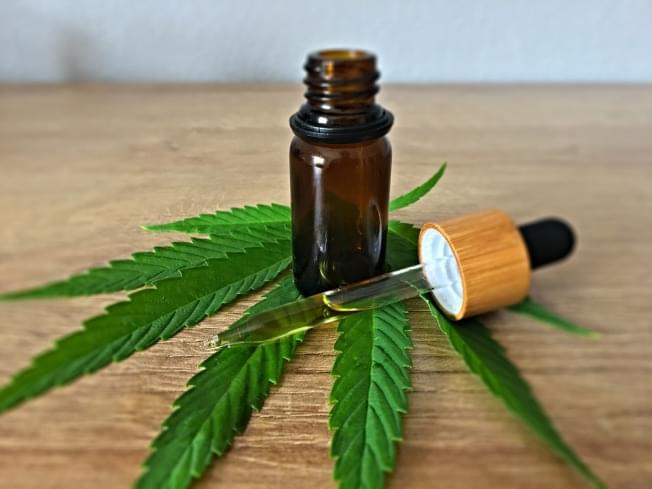 Illinois lawmakers eye testing, labeling requirements for CBD products