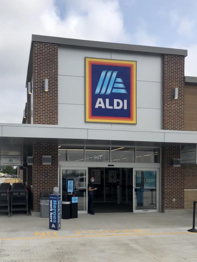 New Aldi opens in Bloomington