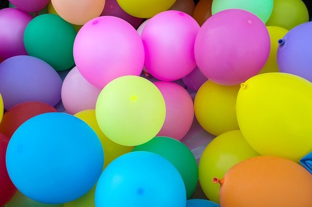 Illinois House passes bill to outlaw the release of 50 or more balloons