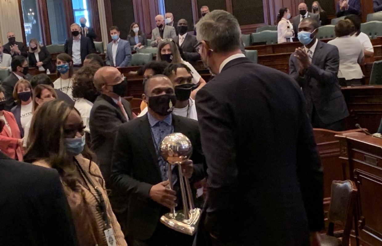 WNBA’s Chicago Sky honored at the state capitol