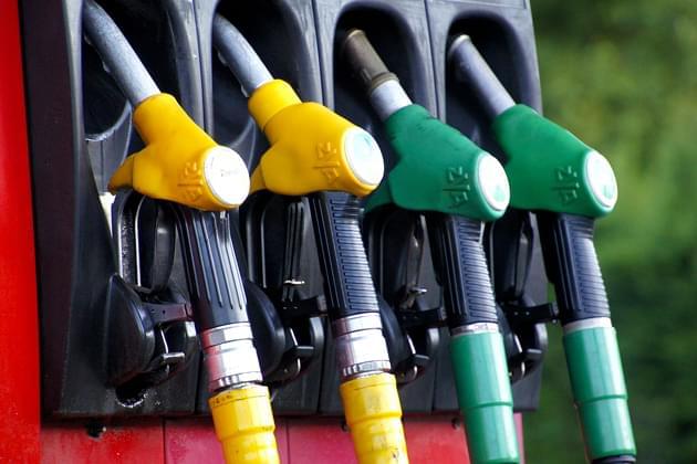 Illinois gas prices inch up from last week