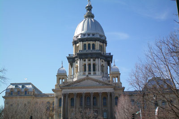 Illinois lawmakers this fall could vote to allow their staff members to unionize