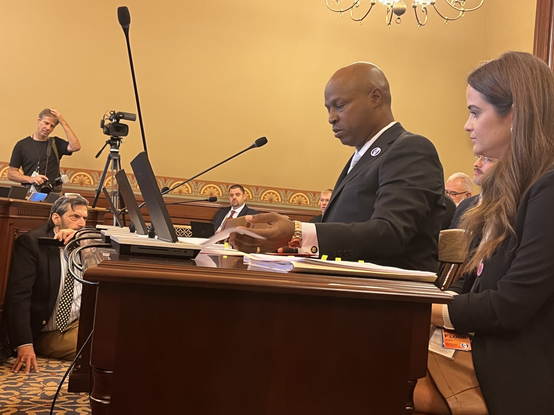 Bill proposed in Springfield allows legislative staffers to form a union