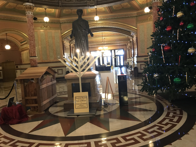 No holiday displays this season at the Illinois Capitol due to ongoing construction