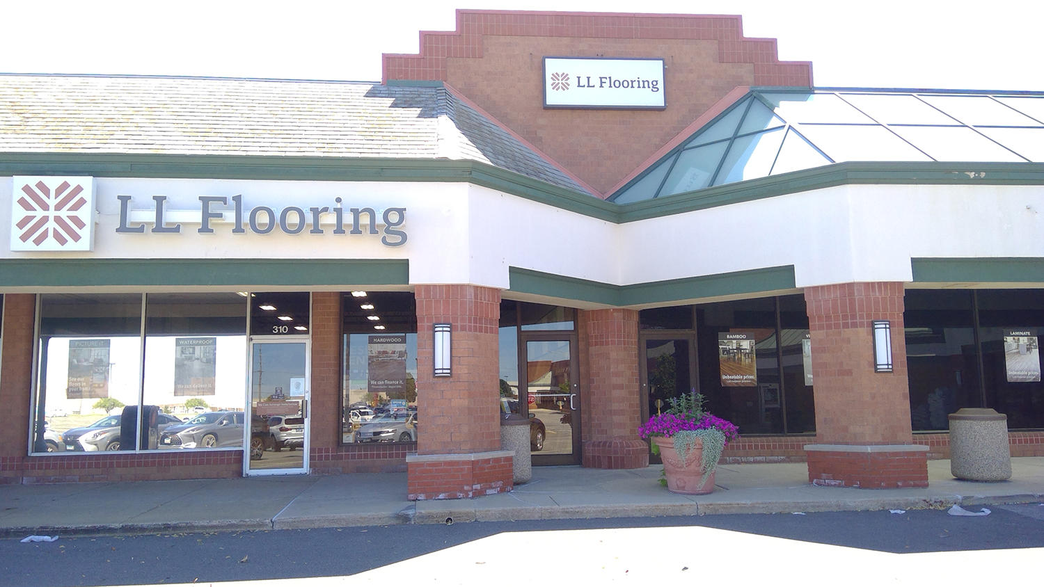 LL Flooring to close several stores including ones in East Peoria and Bloomington