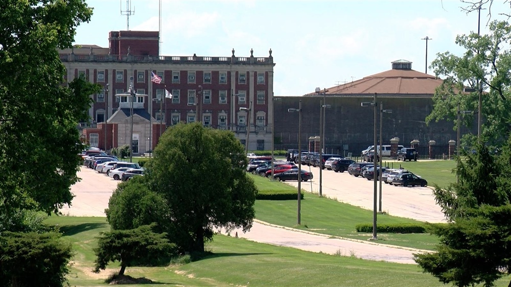 Judge orders prison officials to relocate Stateville population by Sept. 30