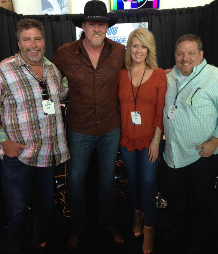 At 6’6″, Trace Adkins says flying is not easy!