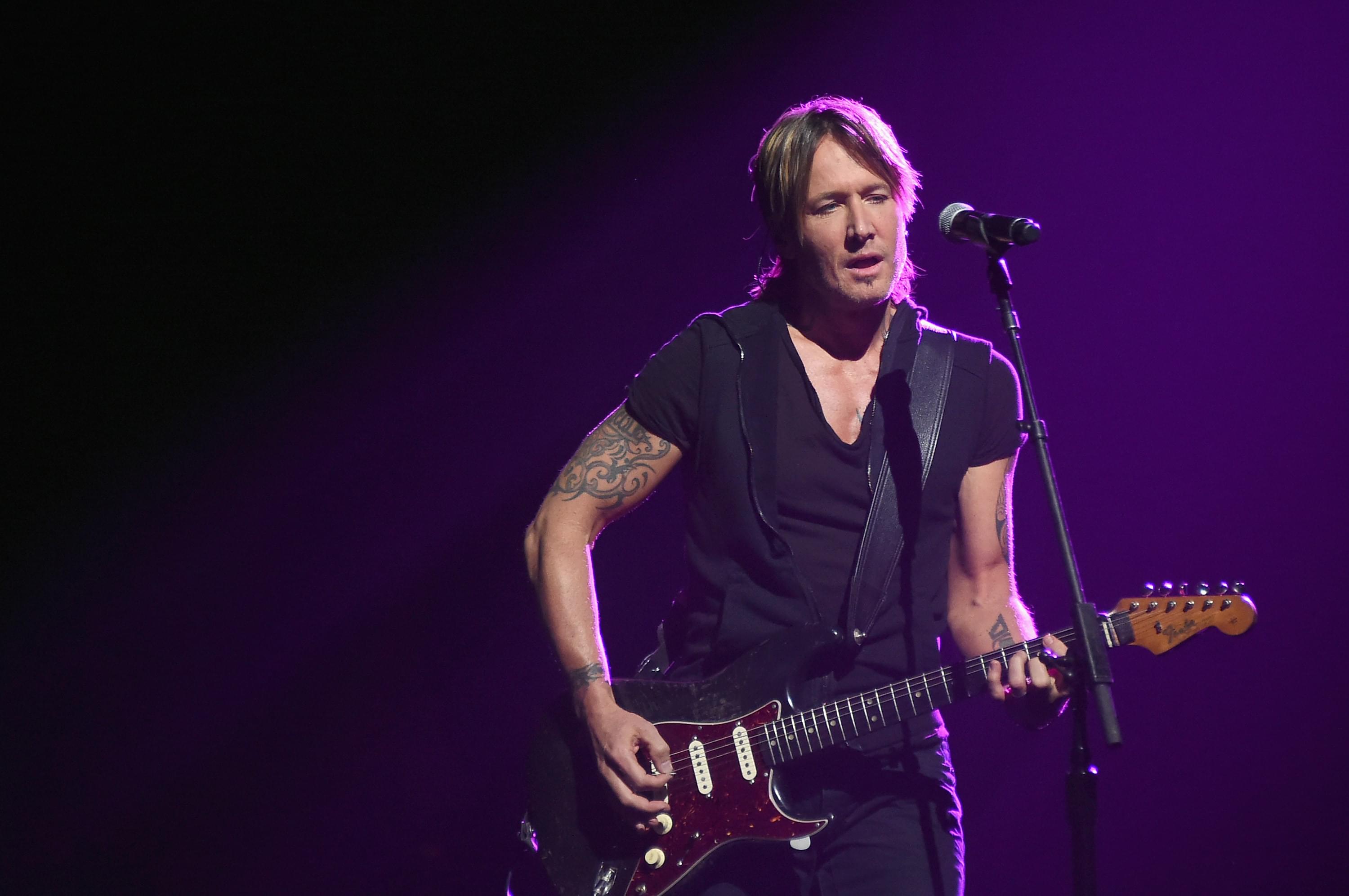 Keith Urban Covers Luke Combs’ “Even Though I’m Leaving” [WATCH]