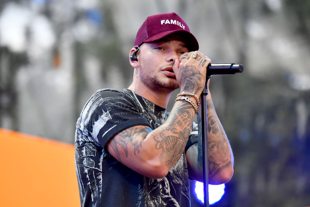 Fan Sings With Kane Brown!