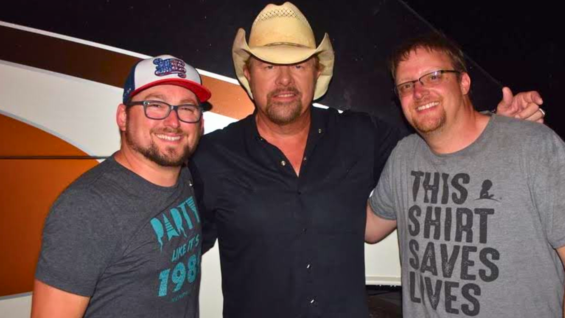 Toby Keith Back On Stage!